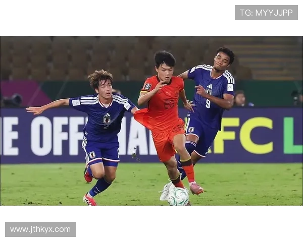 国足闪电失球刘浩帆受批