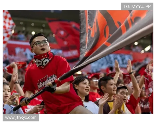 不明人士球场纵火火爆场面升级
